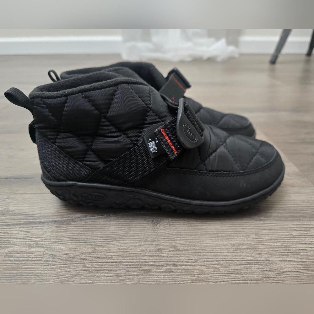 Chaco Ramble Puff Kids Size 4 Round Toe Slip On Shoes Black Outdoor Comfy Unisex